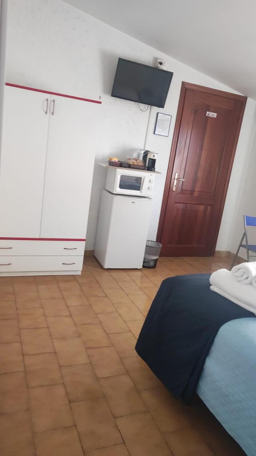 B&B La Pace Ardea Bagian luar foto